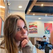 Insegnante di lingua inglese presso gli istituti secondari di primo e secondo grado impartisce lezioni di inglese per recupero, potenziamento e preparazione alle certificazioni linguistiche (livelli A2-C1)