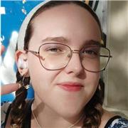 Profesora con más de 5 años de experiencia en enseñanza de lenguas, graduada en traducción e interpretación.