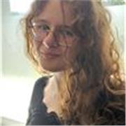Ich bin eine Schülerin die in Mathe und Englisch gut ist
