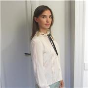 Professionista del marketing, laureata a pieni voti con background umanistico.