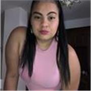 Chica con educación superior y paciencia pára enseñar 