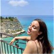 Laureata in Mediazione Linguistica e culturale offre lezioni di inglese, spagnolo e italiano