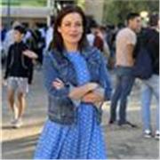 Licenciada en Periodismo +  Publicidad y Relaciones Públicas, experta en Protocolo y Comunicación Institucional y de Empresa