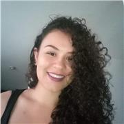 Profesora de español enseña a niños, jóvenes y adultos todo lo relacionado con la lengua y la literatura