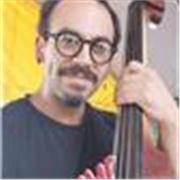 Bajista y Guitarrista imparte clases de Música a personas de todas las edades