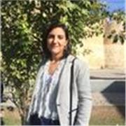Maestra de primaria para dar clases a alumnos de Primaria y Secundaria. 