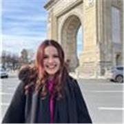 Profesora de particulares durante años tanto de primaria como de la ESO y bachiller. También he sido monitora en campamentos.