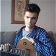 Profesor de guitarra, que enseña a iniciarse en el mundo de la guitarra y tocar sus primeras canciones a principiantes.