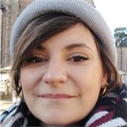 Laureata in storia dell'arte medievale. Studi in storia, storia del teatro, fotografia, storia della musica