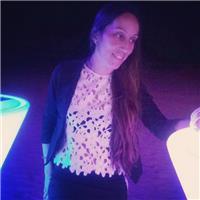 Me defino como persona responsable, constante y organizada que busca pequeñas metas motivacionales para mejorar a los demás y a mi misma. apasionada de los avances que se pueden lograr para mejorar y potenciar nuestros puntos fuertes y no tan fuertes repe