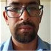 Maestro de inglés que se preocupa y ocupa del desempeño de sus alumnos