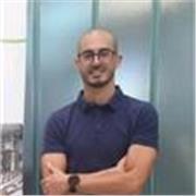 Laureato con dottorato in ingegneria meccanica offre lezioni per tutti i livelli, dalle elementari fino all'università