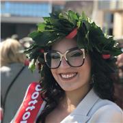 Dottoressa in Scienze delle attività motorie e sportive diplomata al liceo classico impartisce lezioni di inglese, italiano, storia e geografia per bambini e ragazzi di scuola elementare e media
