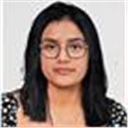 Estudiante graduada de bachillerato y grado superior de laboratorio clínico y biomedico