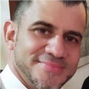 Je suis de langue maternelle espagnole avec un don pour l'enseignement, et je peux interagir avec les enfants et les adultes.