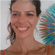 Professora de redação e escrita criativa em língua portuguesa. Escritora e redatora com publicações na Amazon