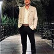 Soy un profesor de ingles dinamico y comunicativo, enfocado en que mis alumnos aprendan a expresarse con confianza en situaciones.