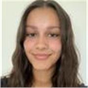 Profesora de inglés para los más pequeños. Soy una alumna de tercero de carrera en la universidad autónoma de madrid. Estudio una carrera bilingüe, he vivido un año en Estados Unidos y tengo el C1. Tengo mucha soltura y me gusta mucho enseñar. Tengo exper