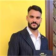 Mi chiamo Vincenzo Barone e sono un insegnante qualificato nell'insegnamento dell' informatica.