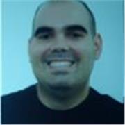 Profesor joven, creativo y dinámico que imparte clases de español a residentes extranjeros a mejorar su día a día en nuestro país.