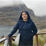 Profesora de inglés imparte clases de inglés a niños y adolescentes