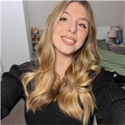 Sono una ragazza giovane con tanta voglia di aiutare i ragazzi ad appassionarsi allo studio!