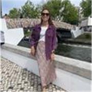 Soy Graduada en Química, imparto clases de primaria o ESO de cualquier materia. Considero que soy una persona con mucha paciencia y me encantan los niños