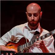 Docente di chitarra laureato al conservatorio impartisce lezioni di chitarra elettrica e jazz
