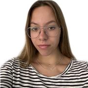 Estudiante universitaria con experiencia en impartir clases particulares de diferentes asignaturas