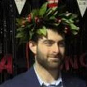 Laureato in Fisica svolge lezioni di matematica e fisica