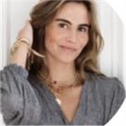 Profesora con experiencia +4 años en Orientación al estudiante y enseñanza de liderazgo, gestión de equipos, y comunicación.