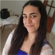 Profesora titulada con un nivel B2 por la Escuela Oficial de Idiomas con más de 8 años de experiencia. 