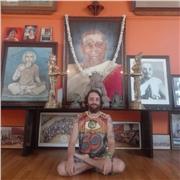 Profesor de Ashtanga y Hatha Yoga con 15 años de experiencia: clases online personalizadas