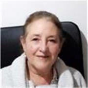 Profesora de preescolar para reforzar las diferentes materias que el niño requiera