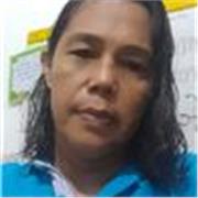 Maestra de niños pequeños, creando un ambiente divertido y seguro para que aprendan y crezcan