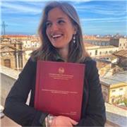 Laureata in lettere classiche, ins. di sostegno di ruolo alle scuole medie, impartisce lezioni private di italiano e aiuto compiti