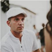 Neolaureato impartisce lezioni di storia dell'arte