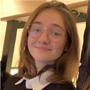 Professeur à domicile, donne des cours de soutient scolaire et aide aux devoirs pour des élèves de primaire.