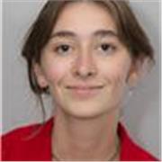 Étudiante en Master Communication, formée dans une école anglophone et forte d’une année de vie aux États-Unis.