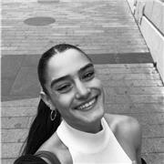 Organizada, atenta, con ganas de enseñar y alegre