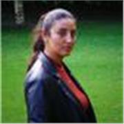 Graduada en Direción y Composición. Máster en Investigación Musical y Música para Medios Audiovisuales.