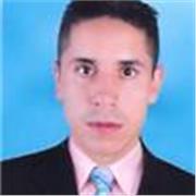 Profesor de educación física imparte clase de motricidad y acondicionamiento físico
