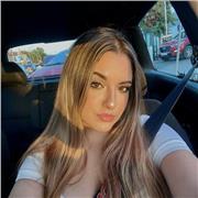 Me defino como una chica educada, simpática y aplicada, puedo dar clases a todo tipo de públicos