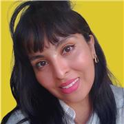 Profesora en diseño gráfico e ilustración para jóvenes adultos que desean emprender