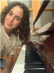 Profesora especializada de piano y solfeo