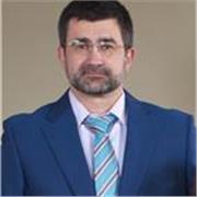 Un profesor práctico y directo, con experiencia en primaria y secundaria en Japón.