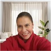 Diseñadora gráfica con más de veinticinco años de experiencia experta en Adobe Creative Cloud