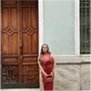 Profesora de español con titulación en Filología Hispánica. Preparándose en un curso sobre la enseñanza de español en extranjeros.