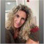 Insegnante di Hatha Yoga con diploma e certificazione specializzata in respirazione accompagnata al movimento