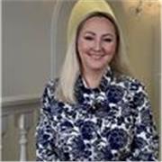 Deutsch- und Englischlehrerin für Erwacksene, Dolmetschrerin und Übersetzerin.